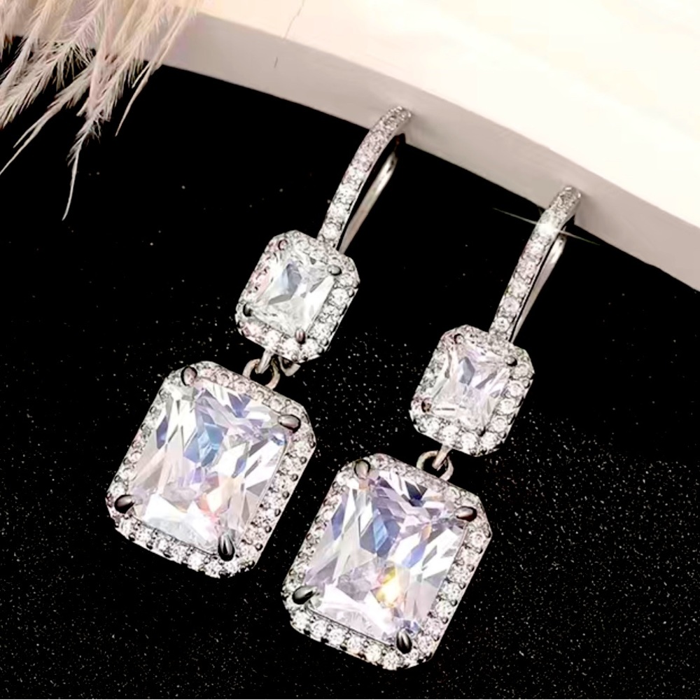 NEW! Gorgeous Diamond 925 Sterling Silver Dangle Earrings. *Simulated diamond